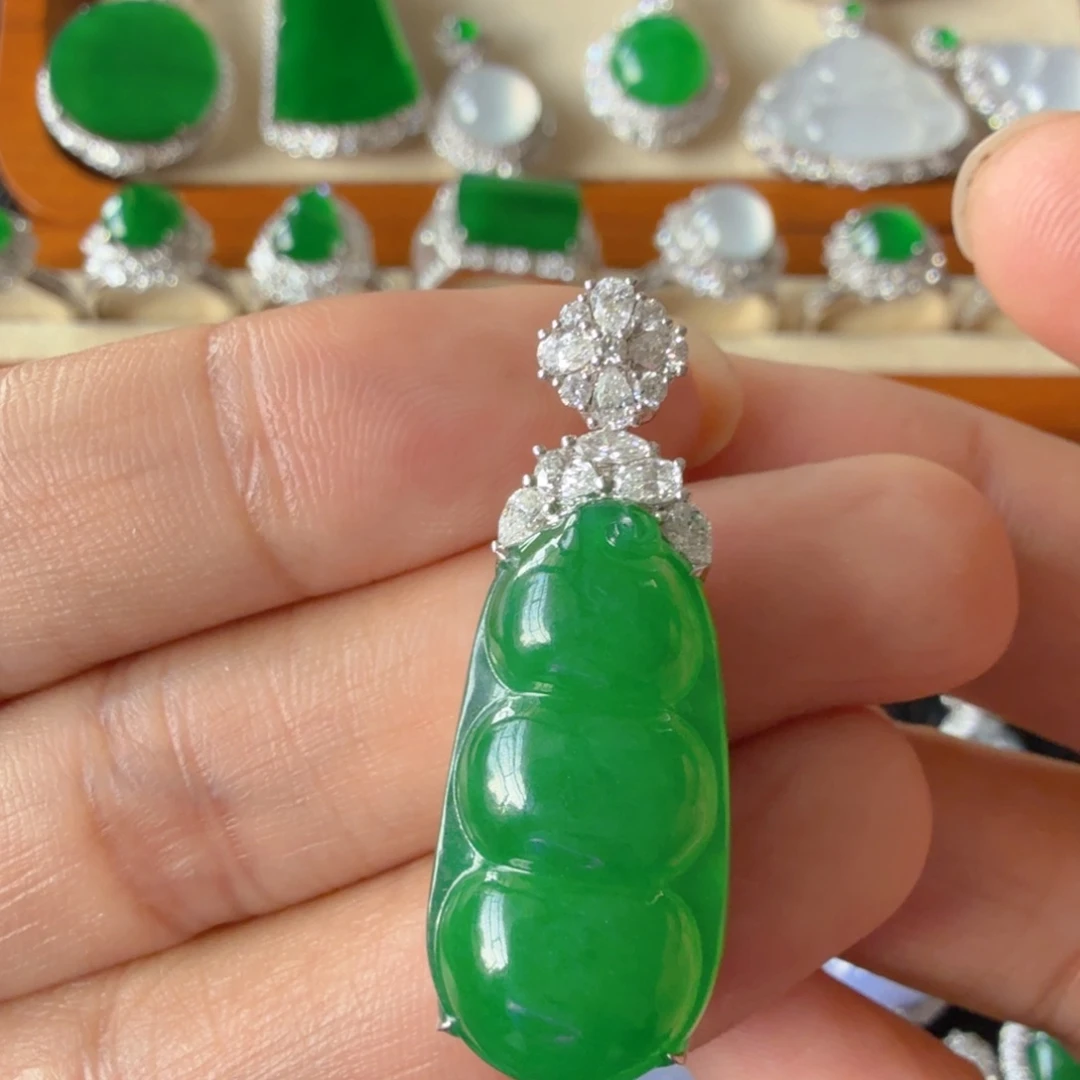 翡翠18K金镶嵌颈饰