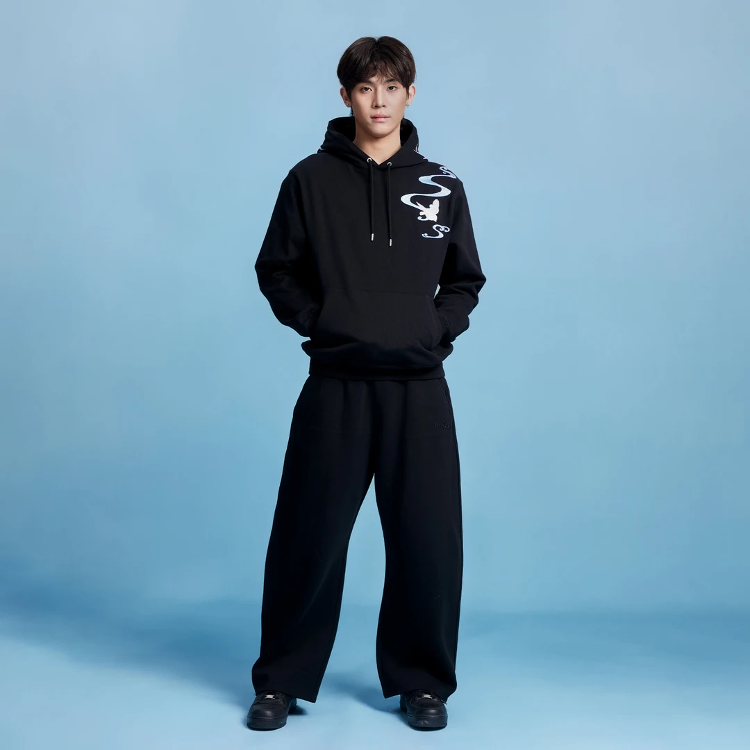 WHOOSIS（不知其名）结构刺绣弯刀卫裤休闲春季宽松时尚潮流