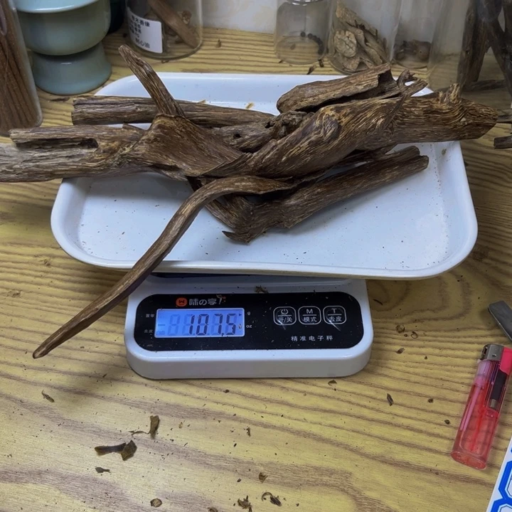 一***哒沉香沉香碎屑海南树根107 克