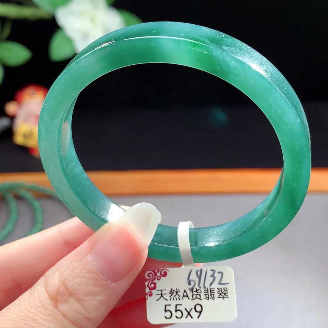 未镶嵌手镯（圆镯）翡翠