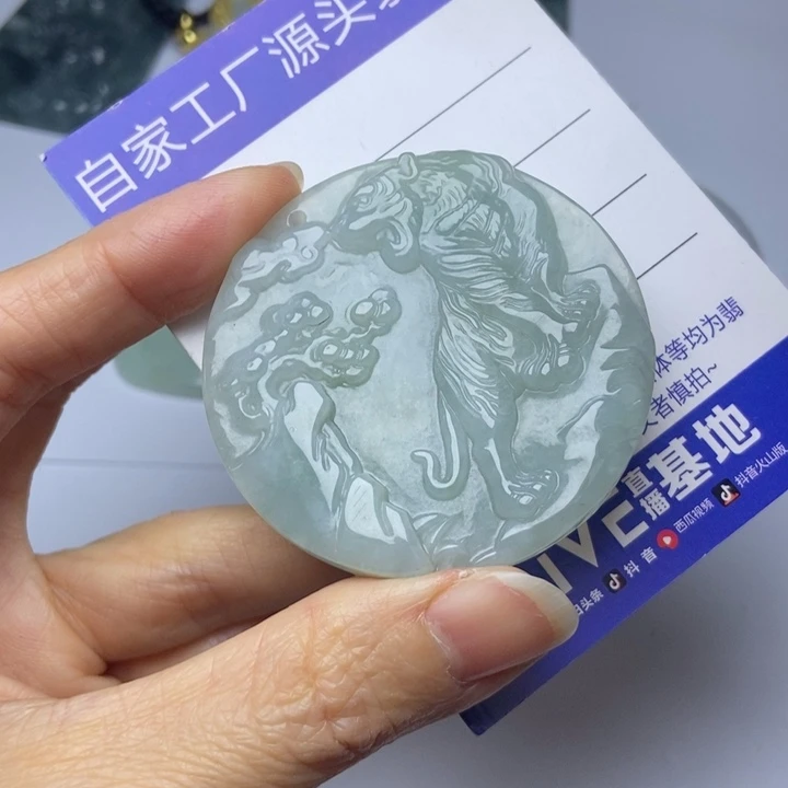 翡翠挂件未镶嵌翡翠