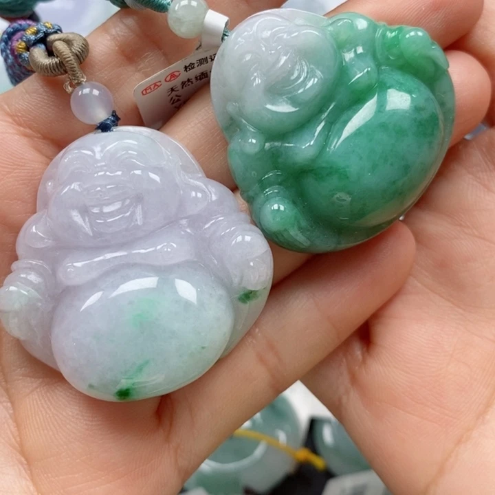 翡翠颈饰未镶嵌时****成佛