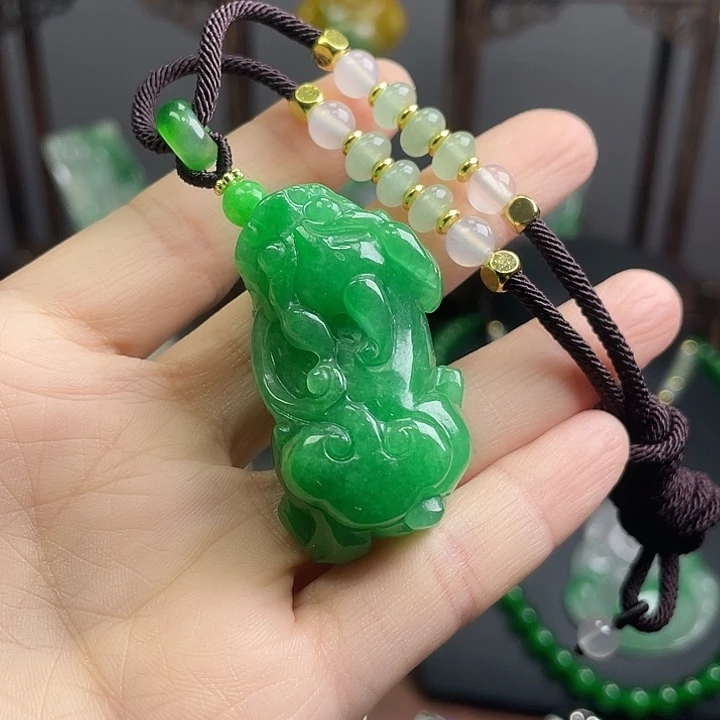 翡翠未镶嵌吊坠(赠链)