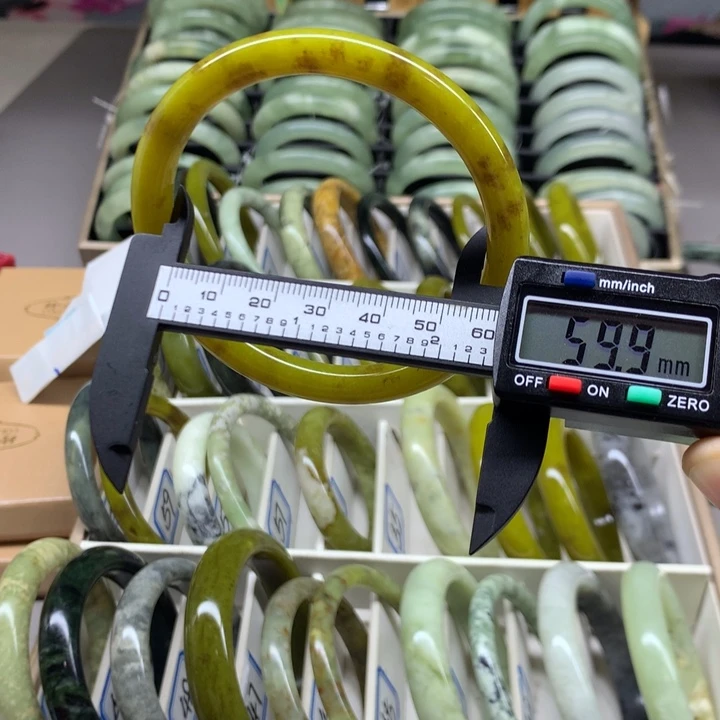 未镶嵌蛇纹石玉手镯55