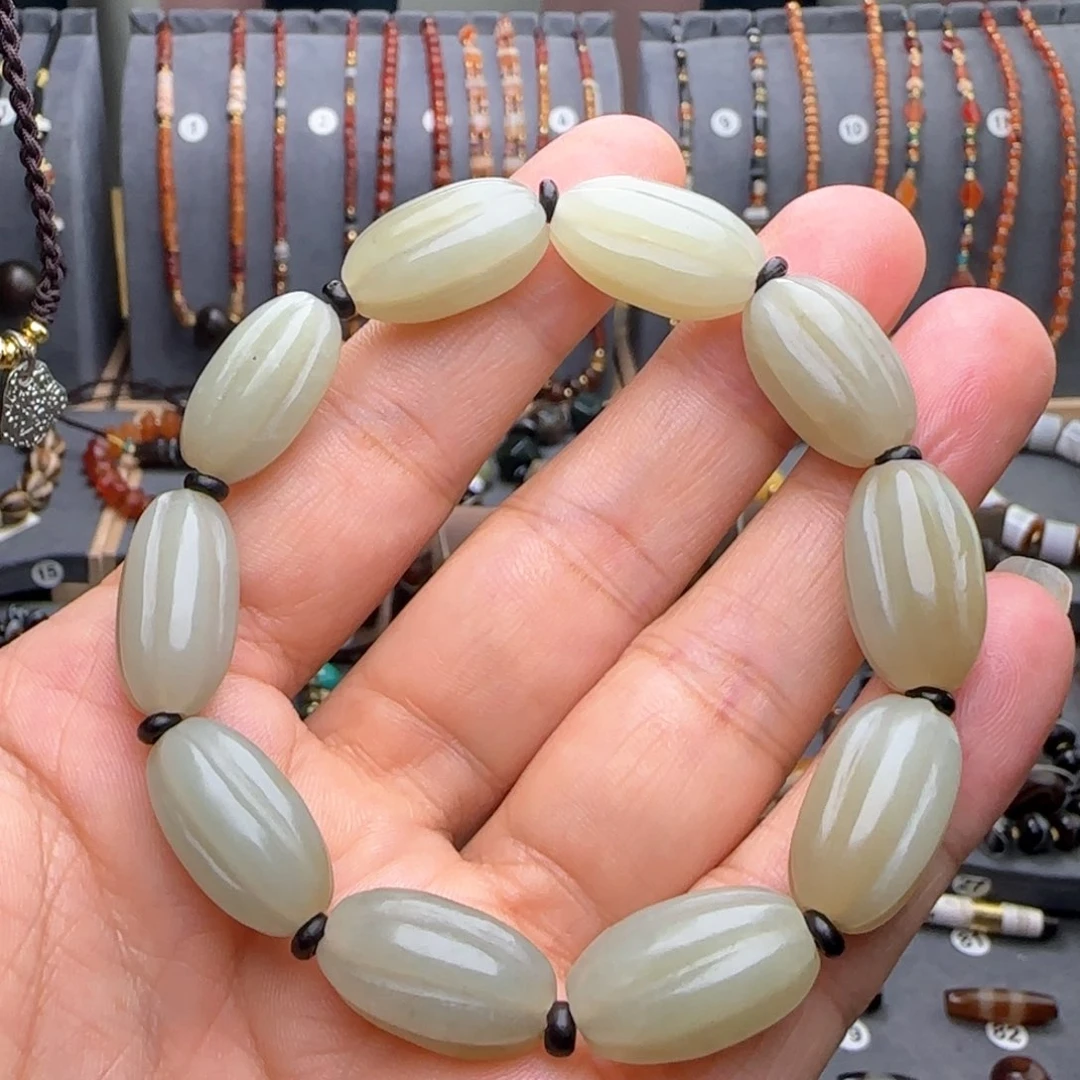 颈饰未镶嵌和田玉（糖玉）