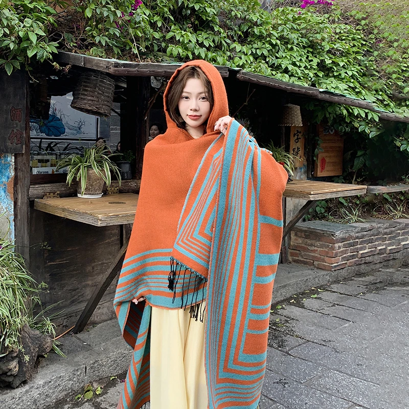 民族风披肩女外搭披风秋冬云南旅游拍照穿搭百搭洋气保暖围巾斗篷
