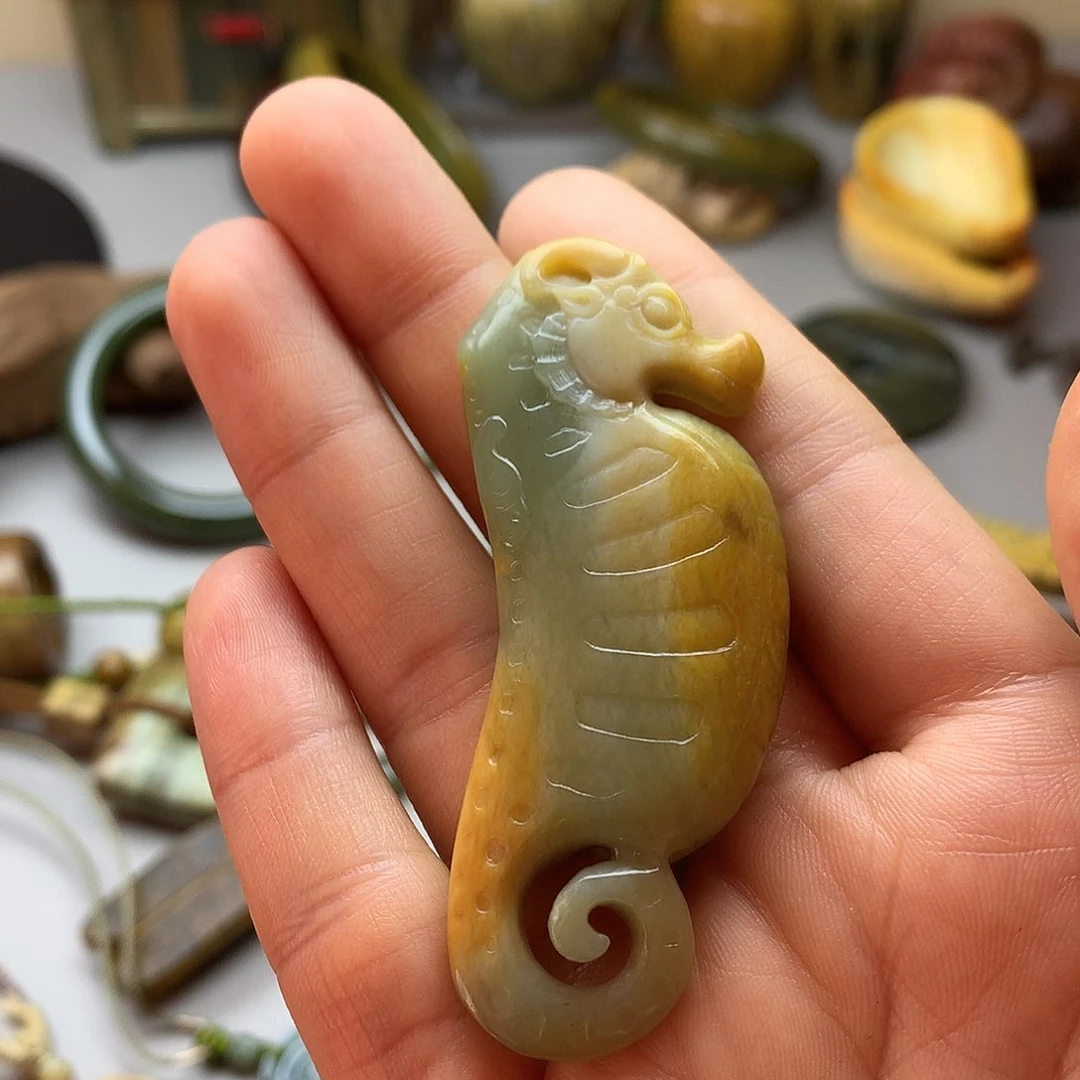 透闪石质玉挂件未镶嵌雨*