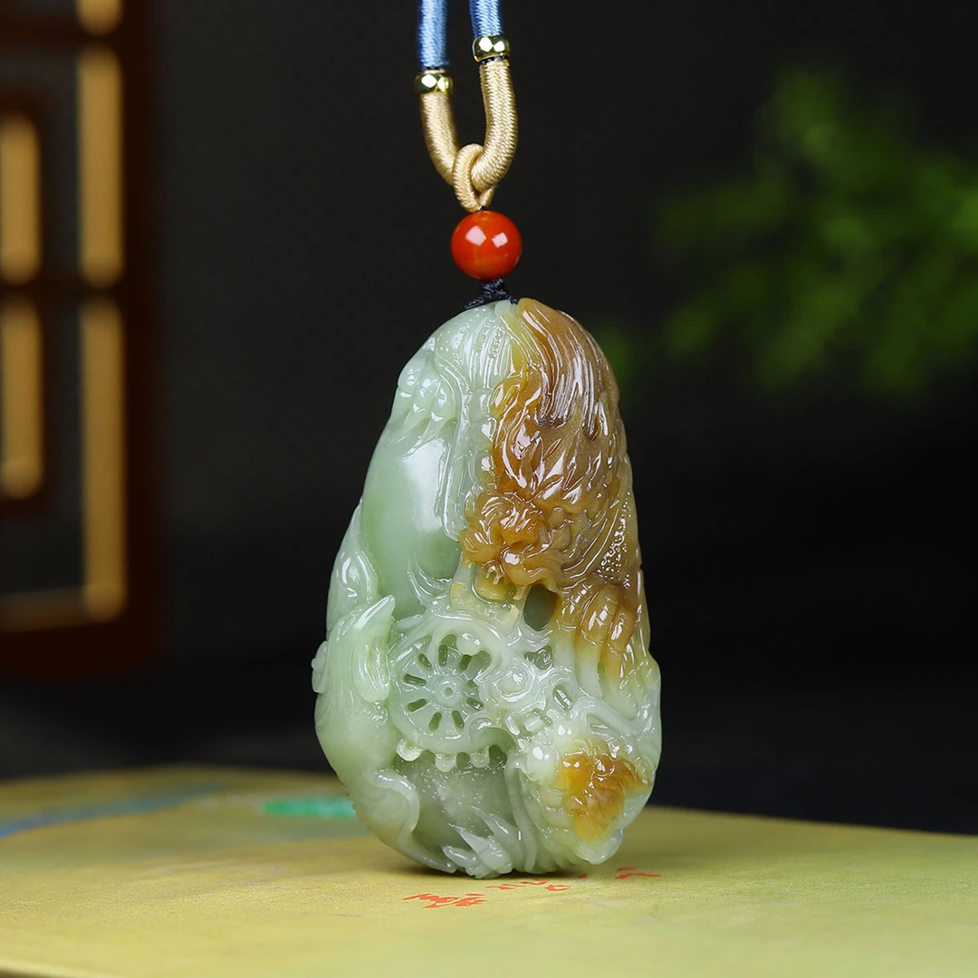 110176和田玉且末料龙飞凤舞把件