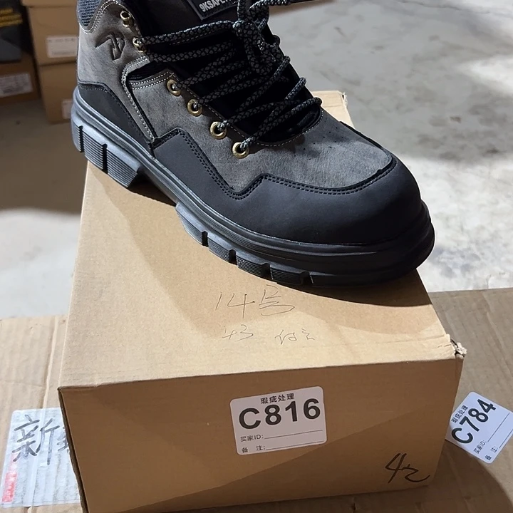 编码816号。42码微瑕防砸防刺劳保鞋