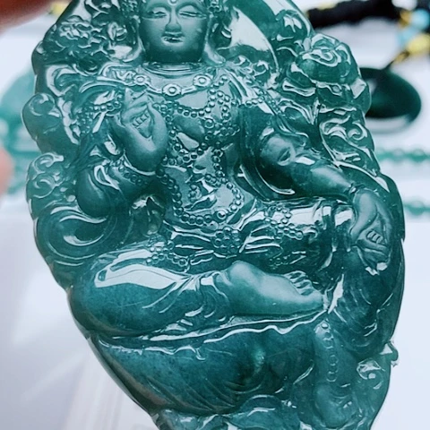 颈饰未镶嵌翡翠