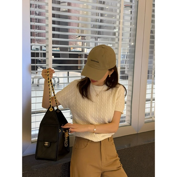 【老友记】MEGANLE 100羊毛经典绞花圆领短袖针织上衣2025203