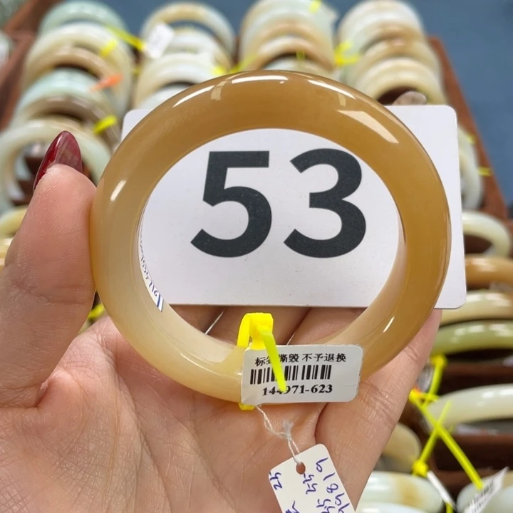 小****和田玉未镶嵌手镯