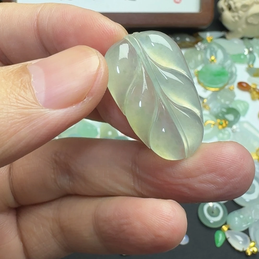 翡翠未镶嵌颈饰叶子