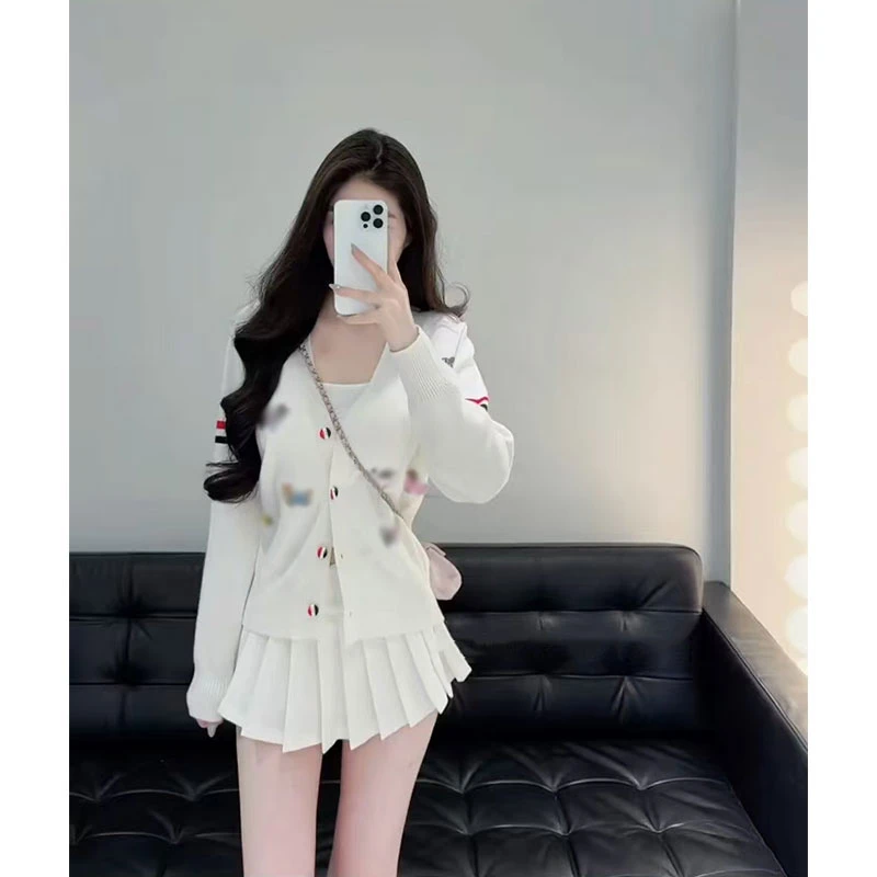2025秋季新款chic网红同款气质小香风小狗刺绣针织开衫+百褶短裙