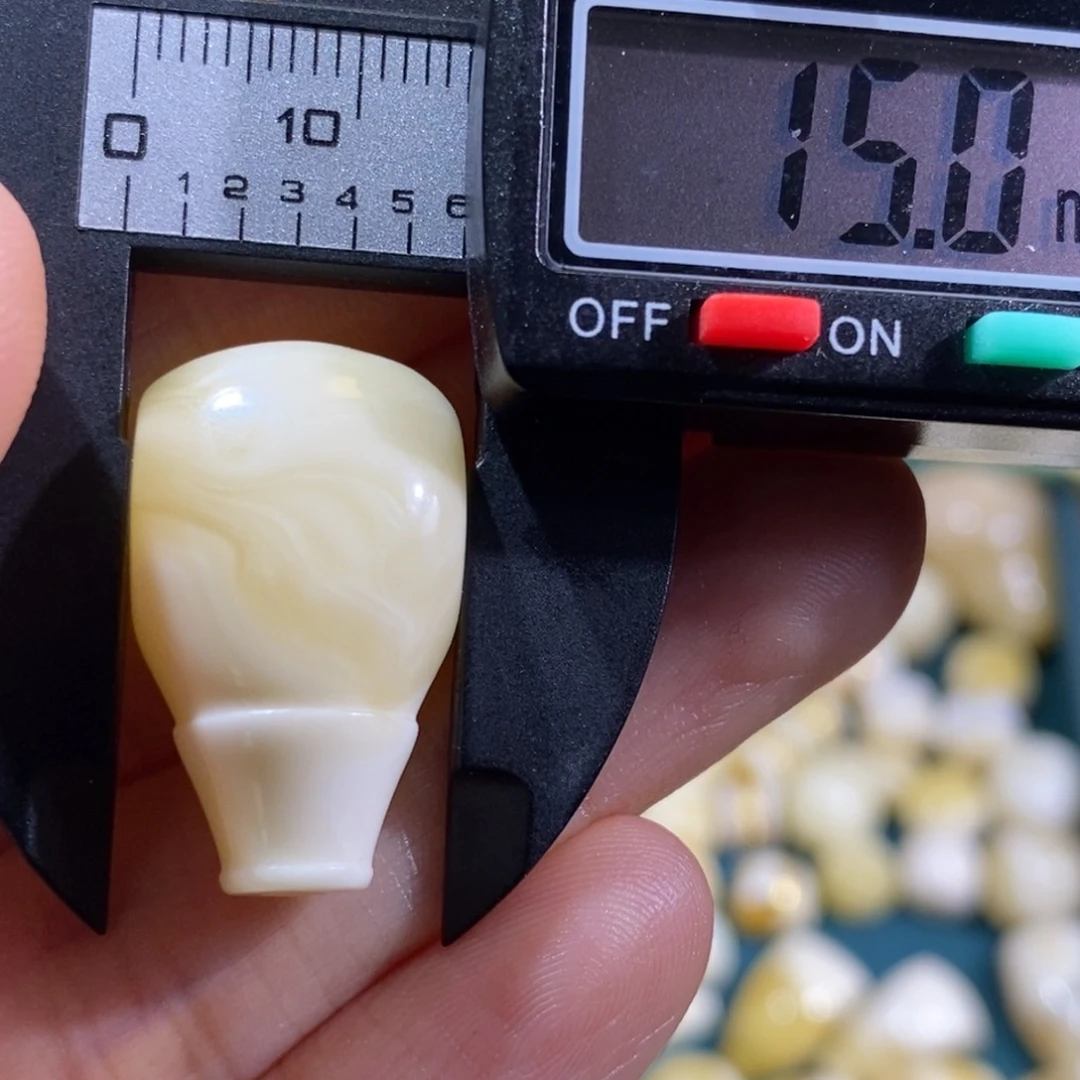 蜜蜡裸石未镶嵌配饰