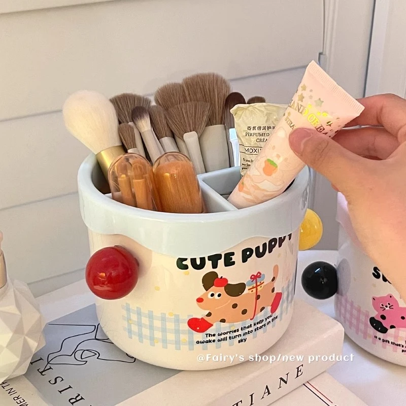 高颜值化妆刷收纳筒女生宿舍家用梳妆台大容量分区口红眉笔整理盒