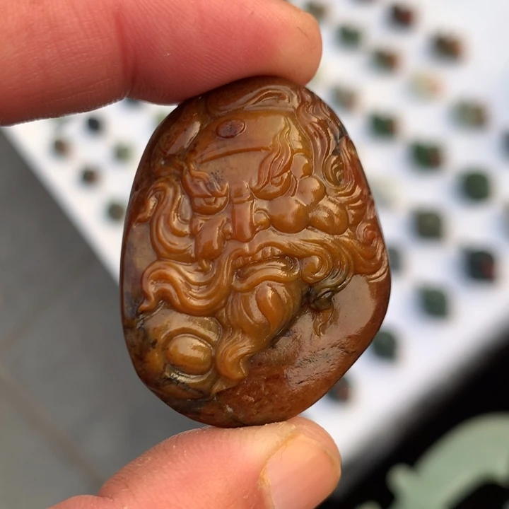 颈饰未镶嵌透闪石质玉