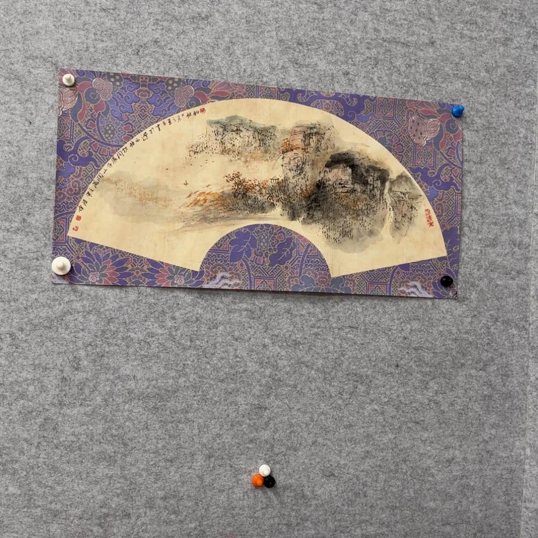 国画花鸟等图案和造型各有特色