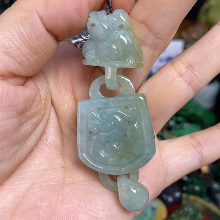 特色拉环吊坠一个