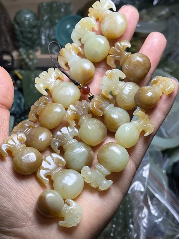 天然和田玉钥匙链一个钱袋福袋包包链子手机挂件多样性发货手机链