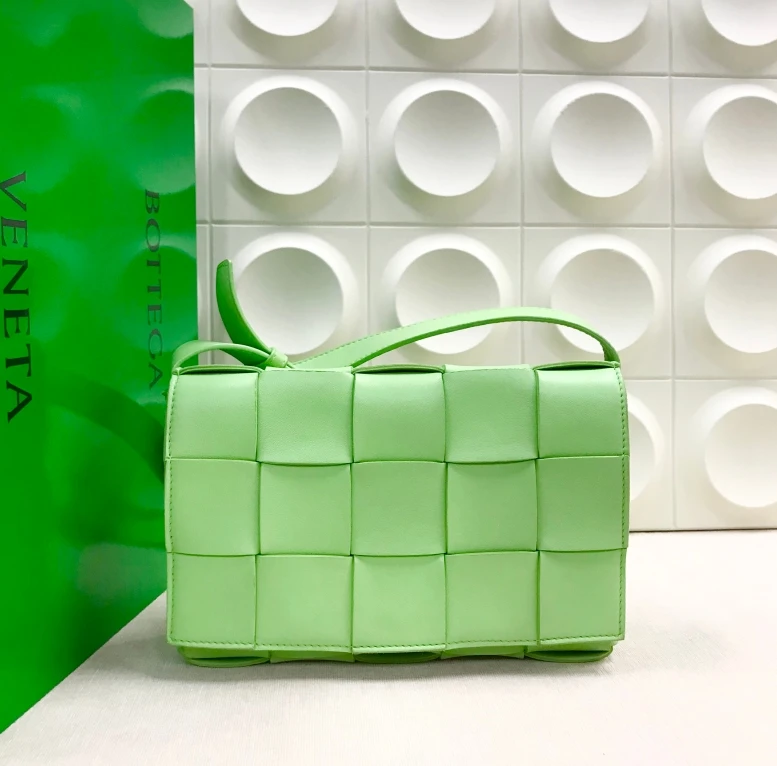 99新 BOTTEGA VENETA/葆蝶家  绿色豆腐包 C1403556 0708