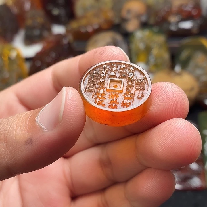 琥珀未镶嵌颈饰25