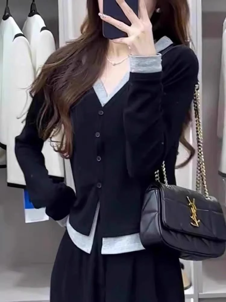 黑色假两件V领长袖T恤女春秋新款大码胖mm打底衫显瘦针织开衫上衣