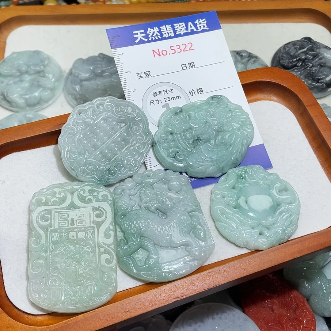 彩***姐翡翠未镶嵌挂件5322