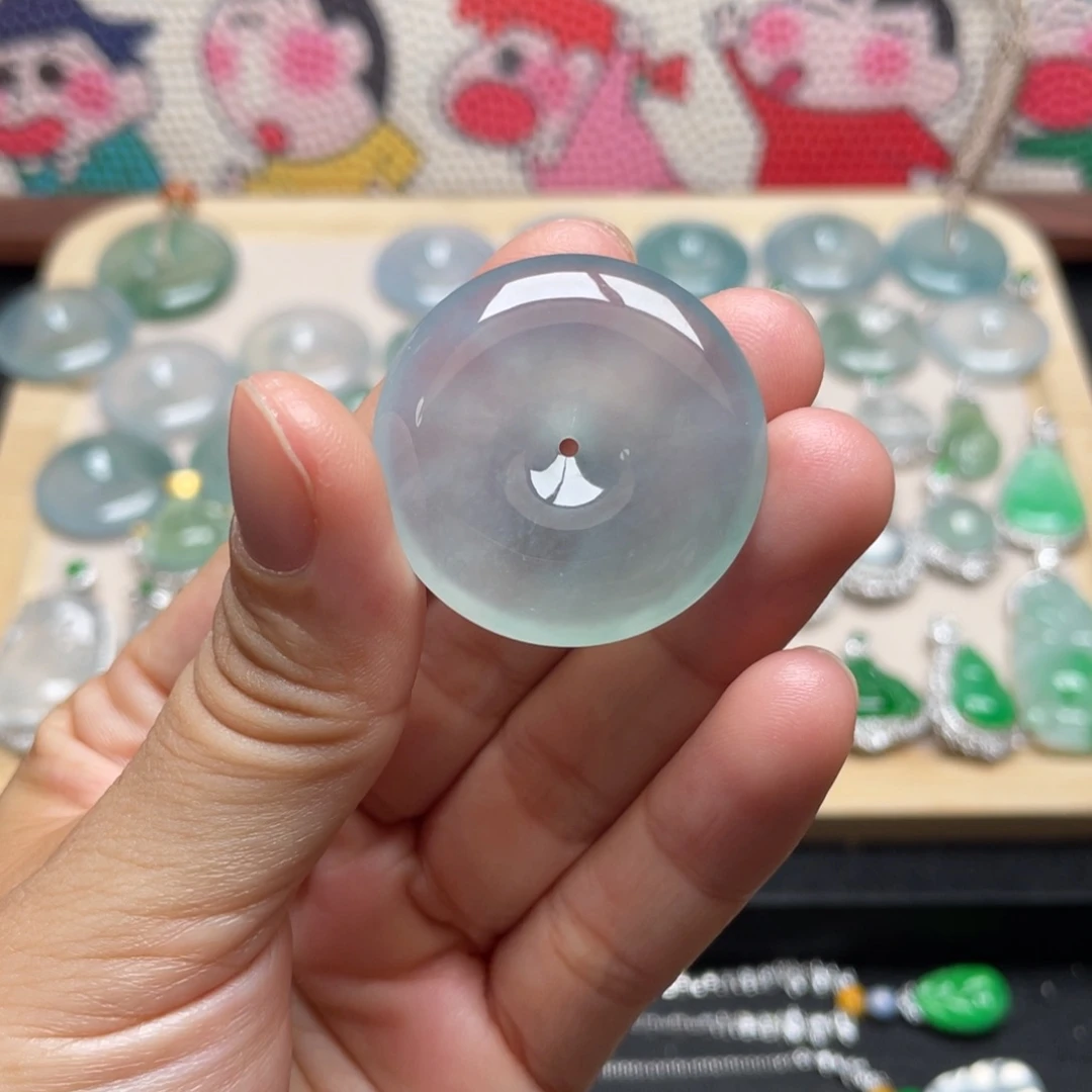 颈饰未镶嵌翡翠平安扣
