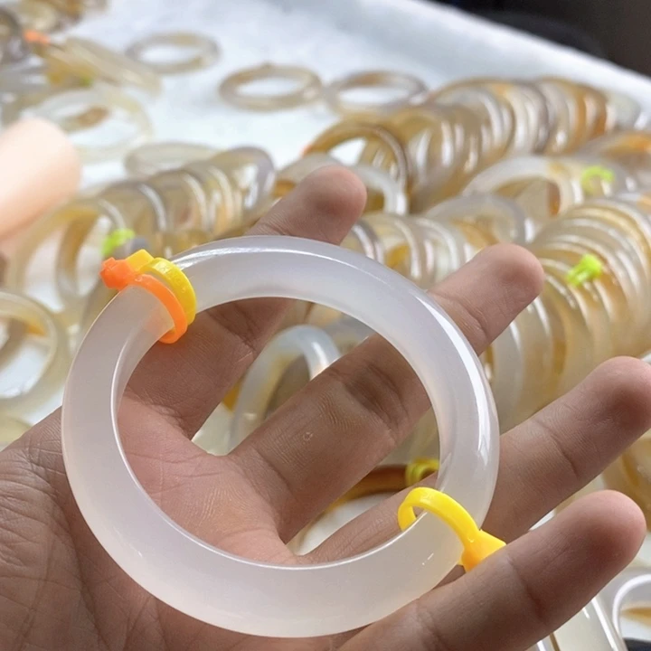 玛瑙/玉髓手镯未镶嵌