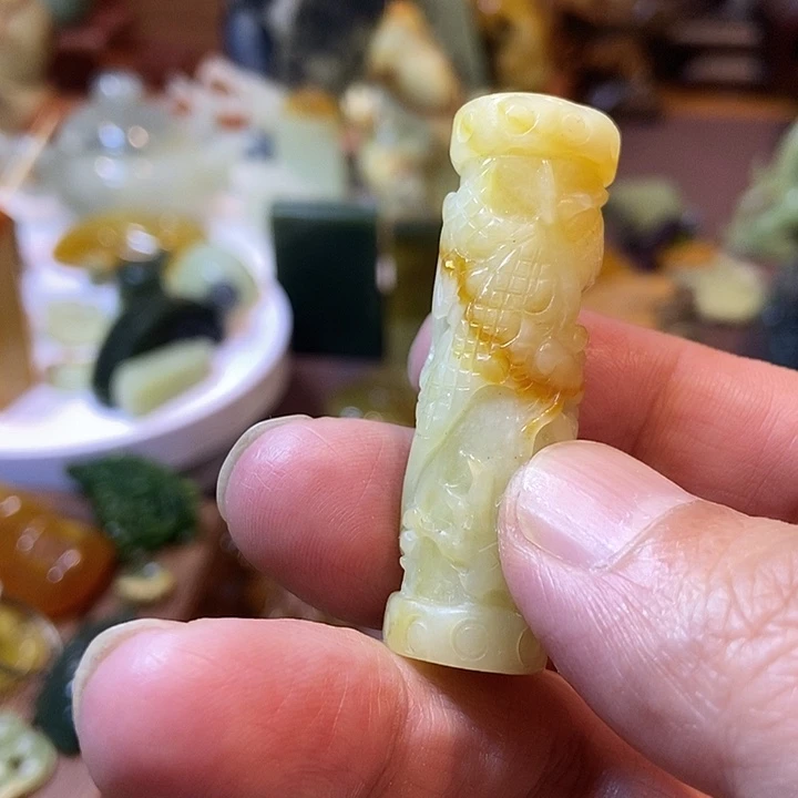 蛇纹石玉未镶嵌珠宝奇石