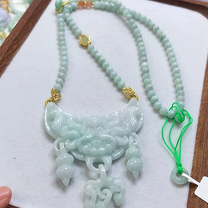 翡翠颈饰未镶嵌吊坠