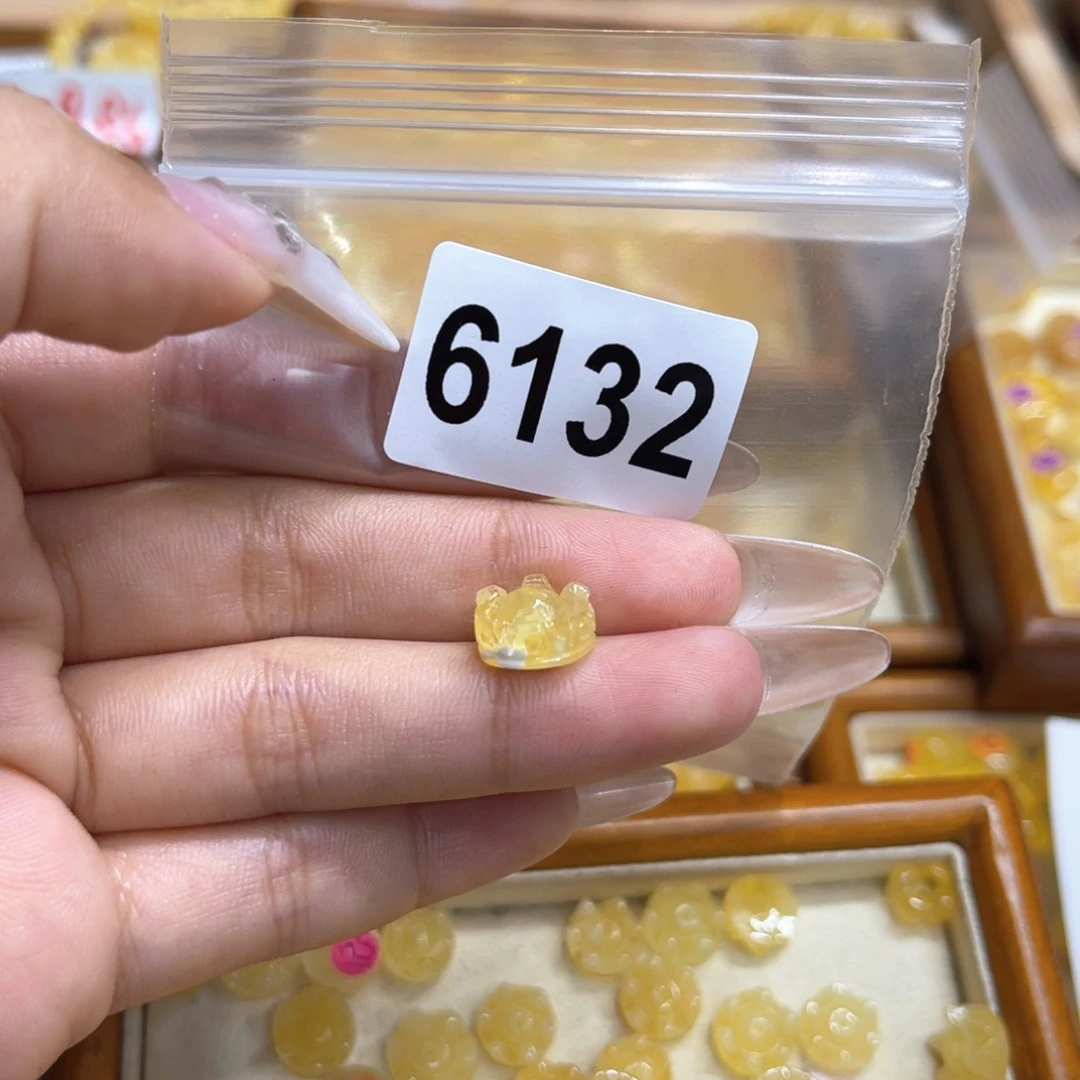 未镶嵌琥珀珠宝奇石