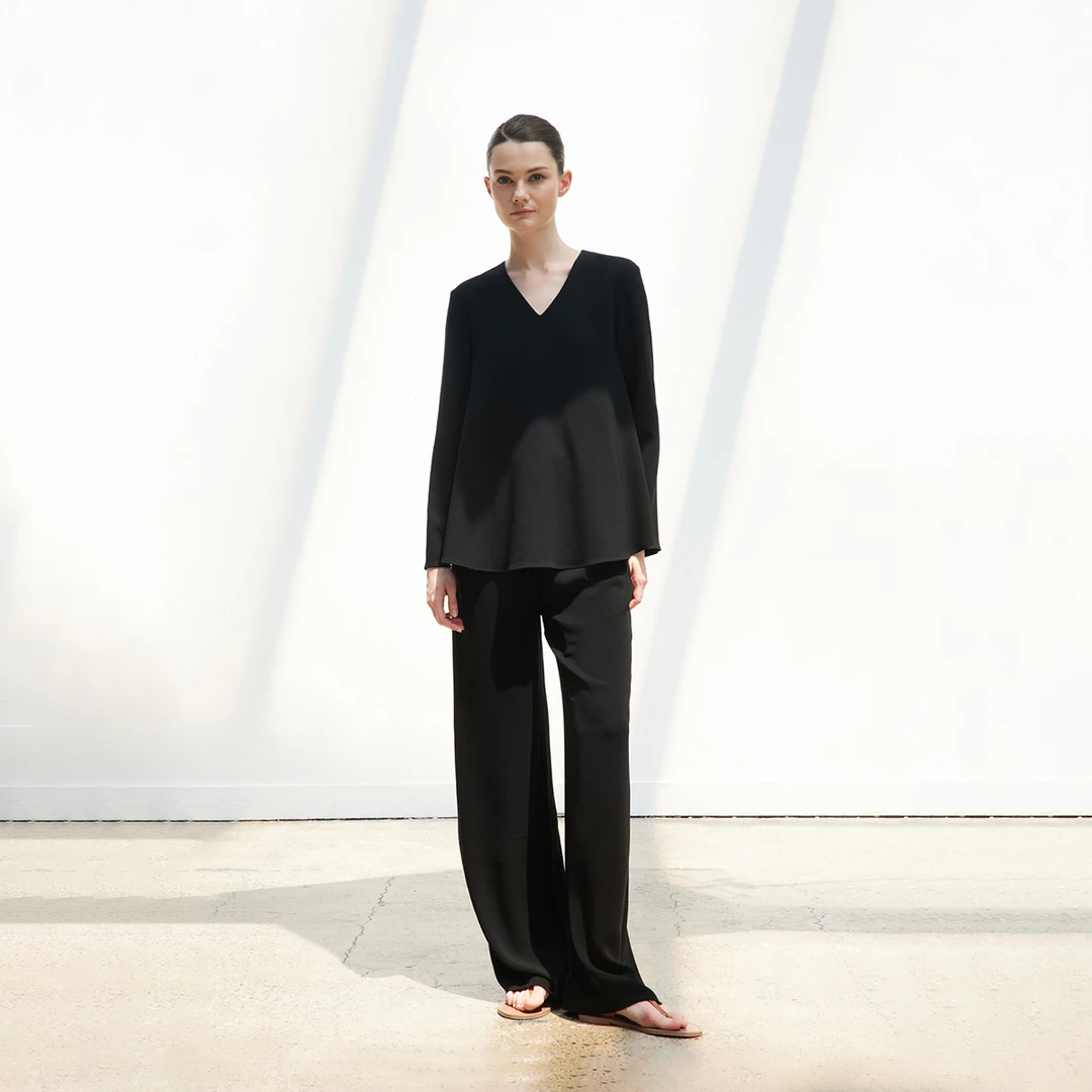 QIQIFUR进口三醋酸V领上衣女新款小衫简约休闲通勤百搭衬衫女士