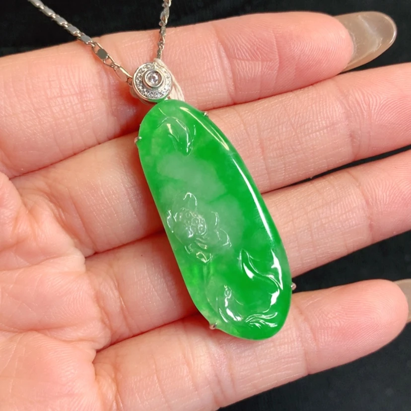 【闪购商品】颈饰18K金镶嵌翡翠莲年有鱼