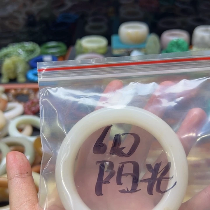 未镶嵌手镯石英岩玉