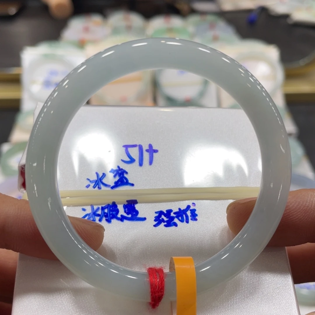 翡翠手镯未镶嵌翡翠手镯