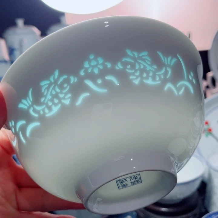 青花玲珑6寸面碗双鱼雕刻