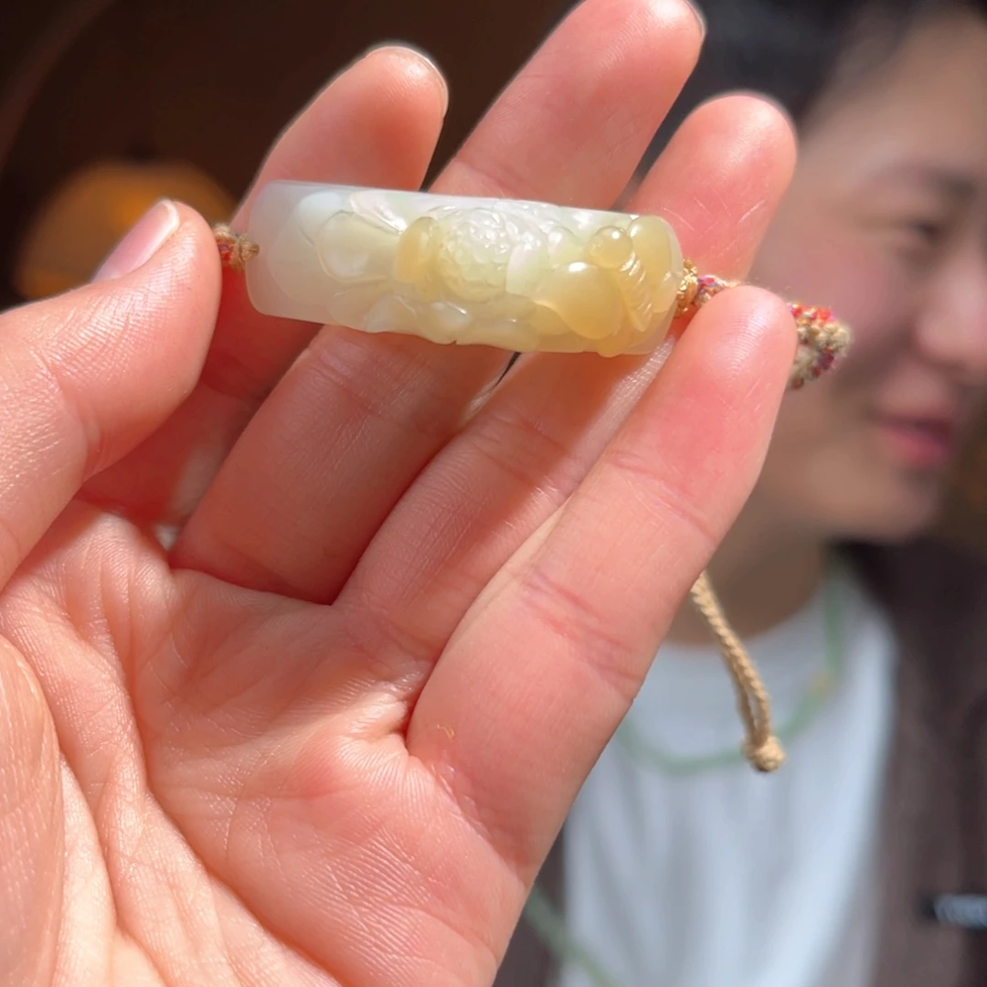 未镶嵌手绳和田玉黄糖牡丹花350