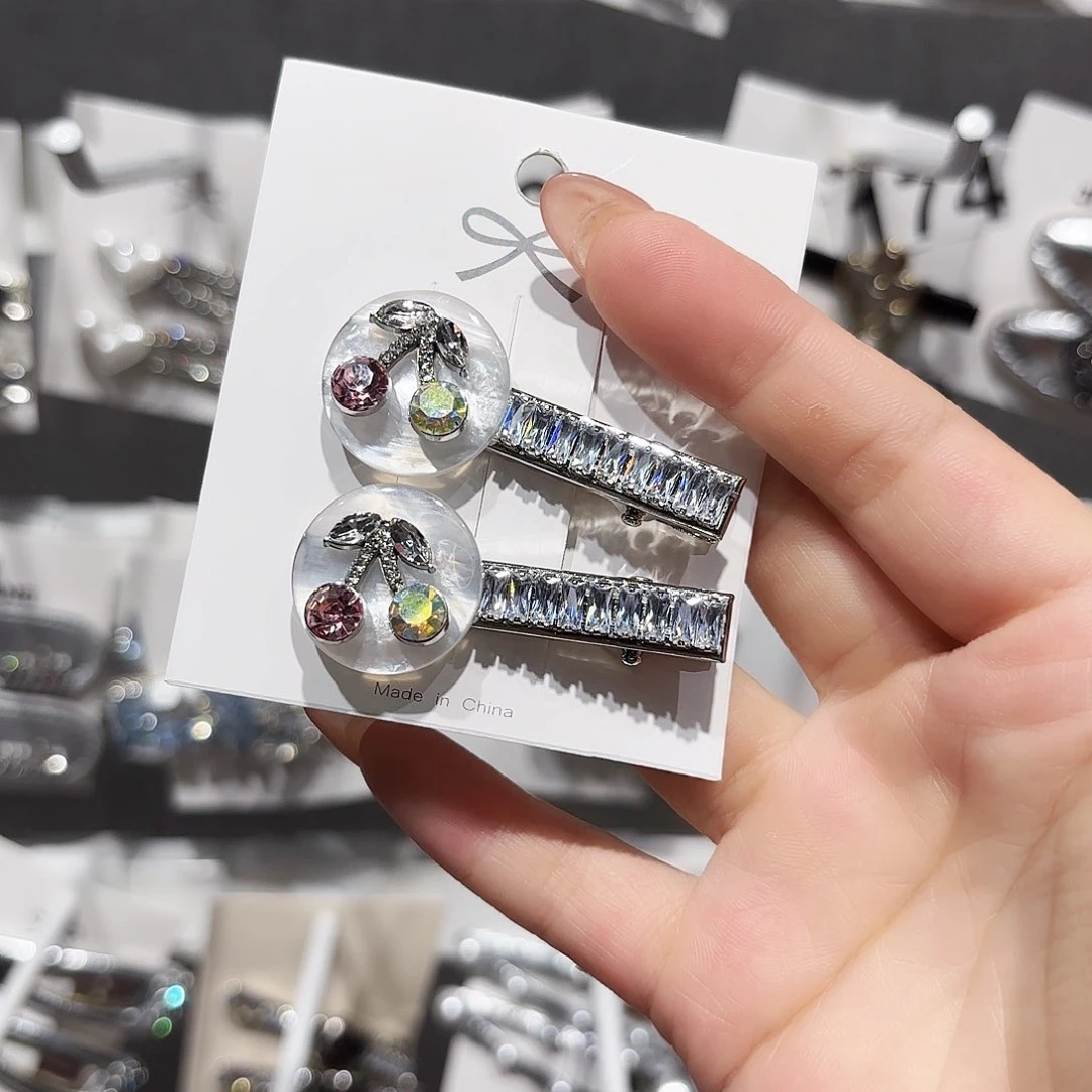 布艺铁合金樱桃闪钻醋酸鸭夹