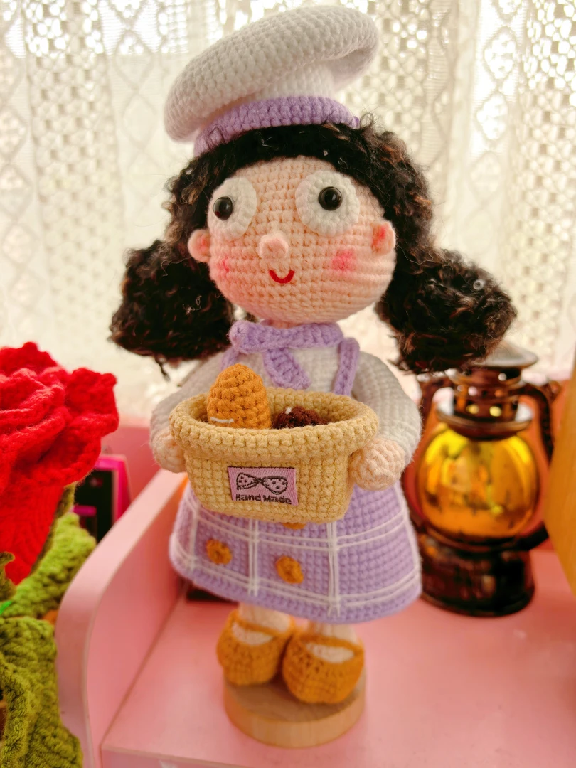 成品玩偶钩织丝丝小姐可爱娃娃女孩烘培师手工礼物欢乐钩针