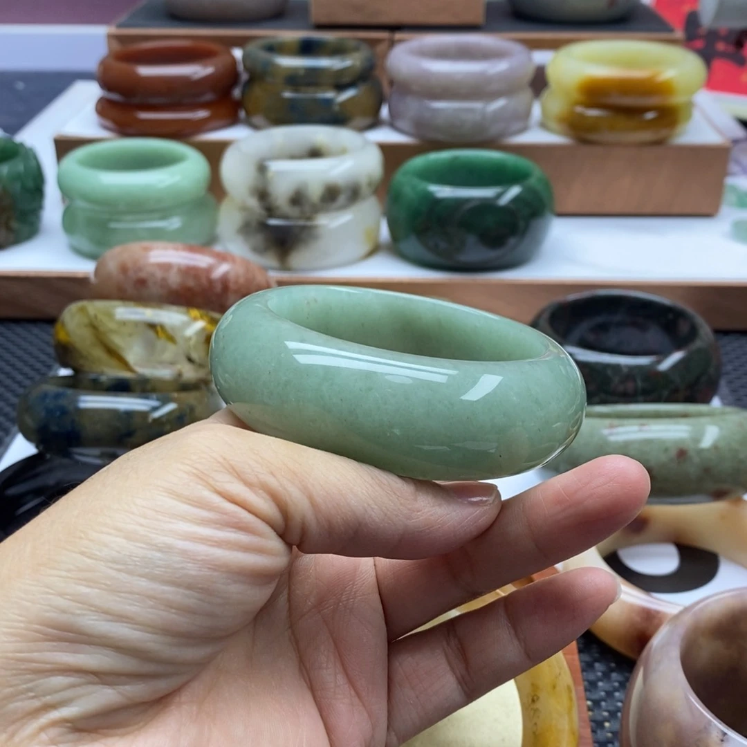 石英质玉手镯未镶嵌女****8