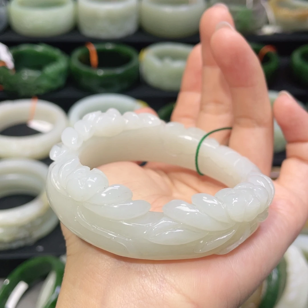 未镶嵌手镯和田玉型**女38