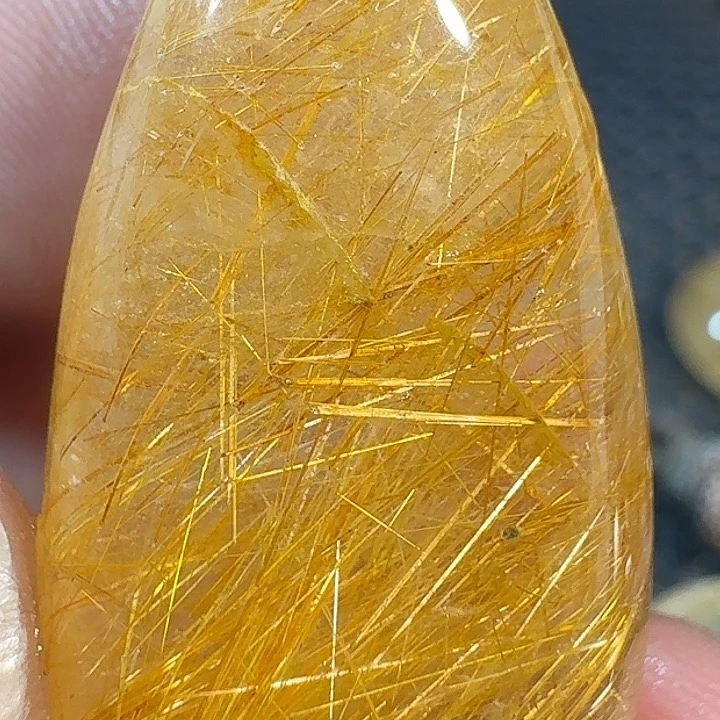 未镶嵌颈饰水晶哄****了