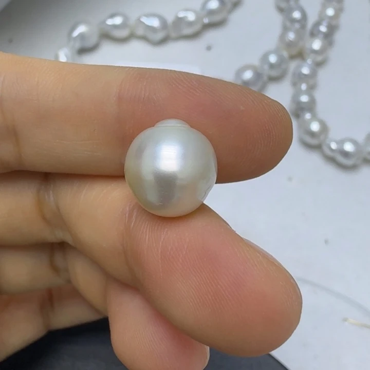 在***方海水珍珠未镶嵌颈饰