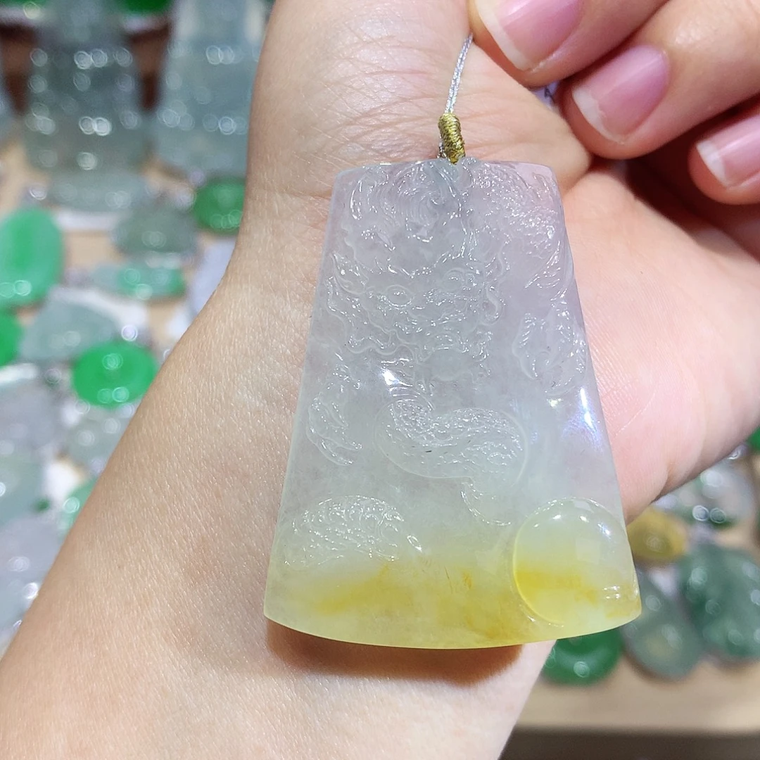 翡翠未镶嵌颈饰龙牌