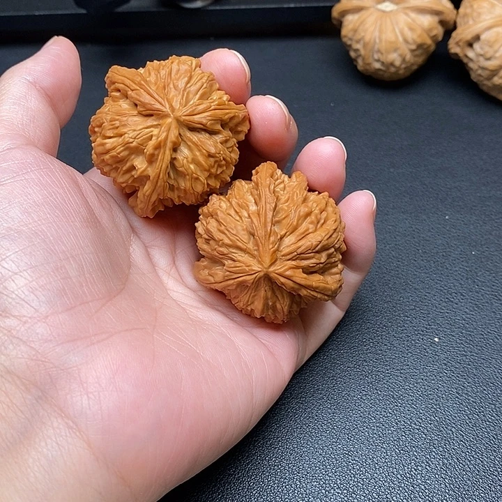 ,***!文玩核桃把件白奔