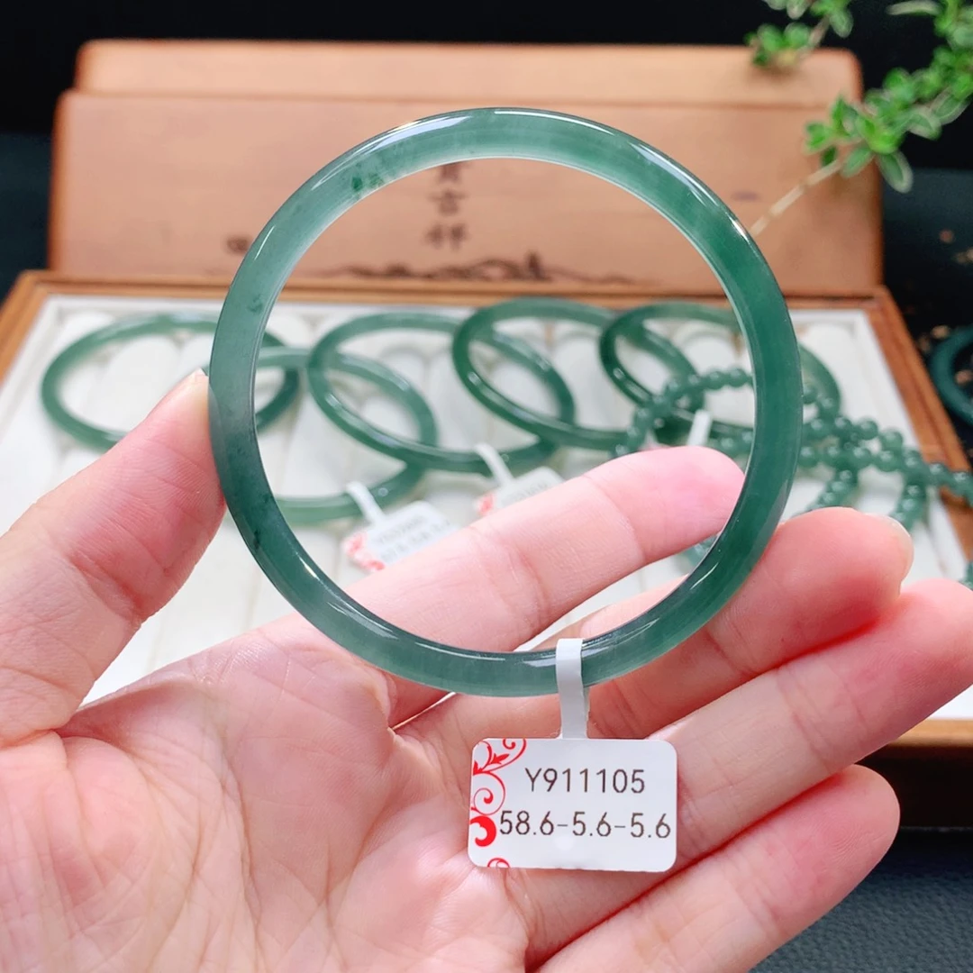 翡翠手镯（圆镯）未镶嵌