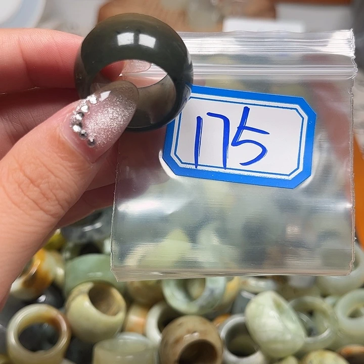 那***你蛇纹石玉未镶嵌戒指