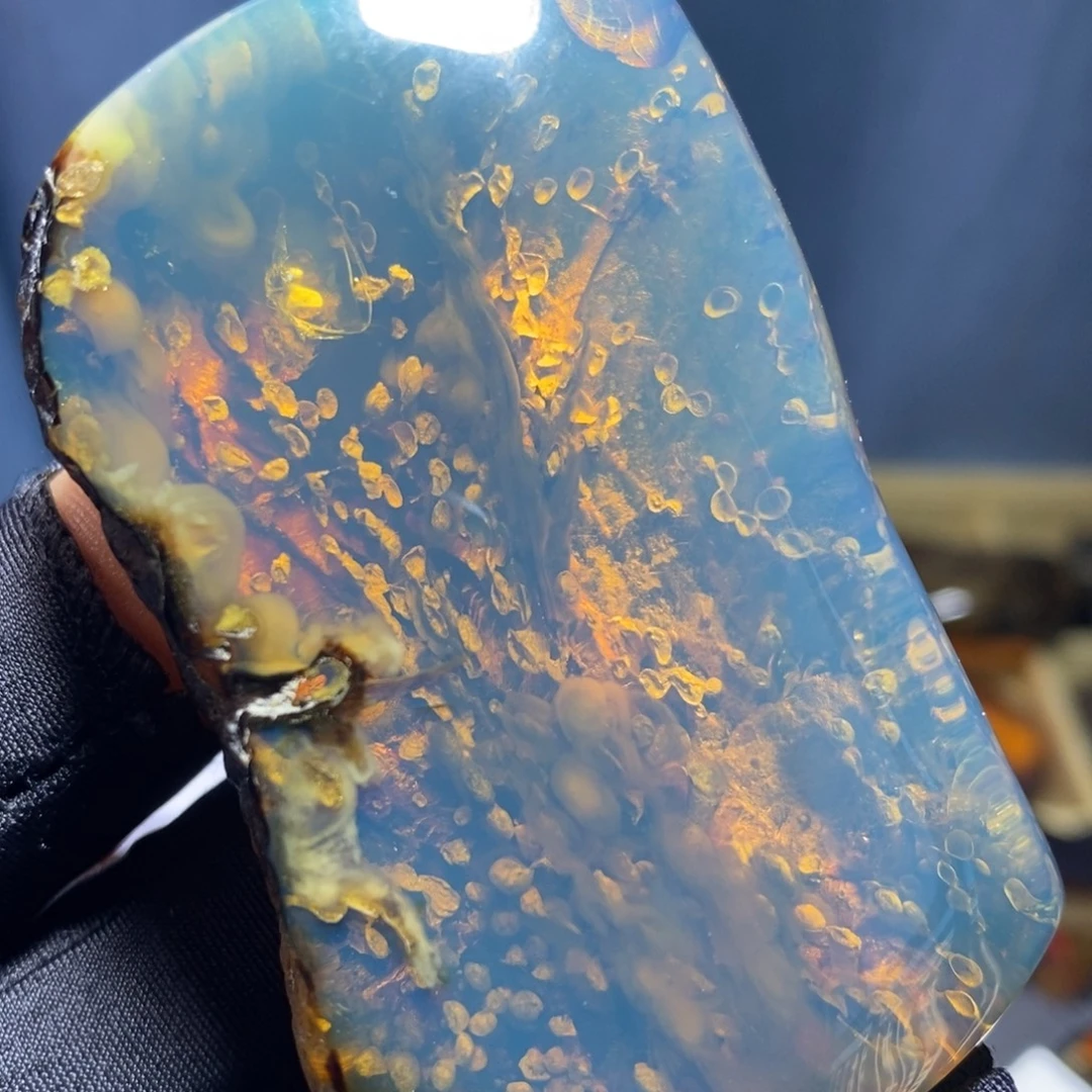 琥珀未镶嵌裸石……